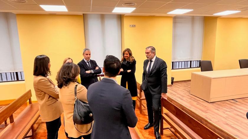 El consejero Enrique López en la visita 