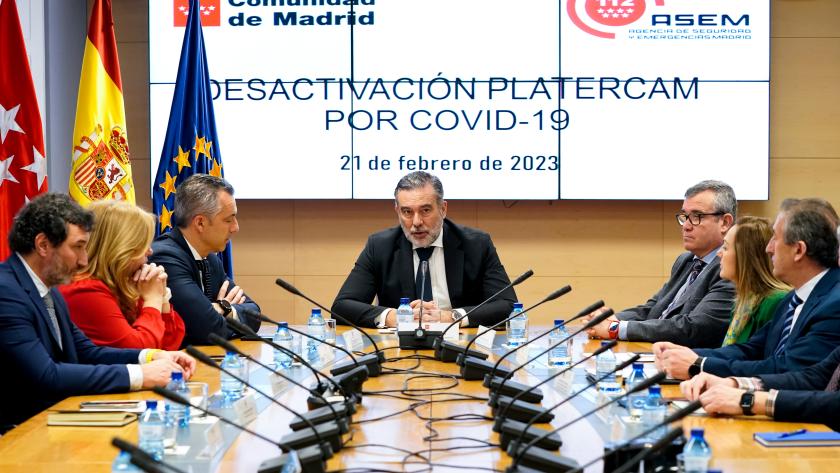El consejero presidiendo la reunión