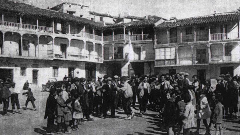 Imagen antigua de la plaza de Chinchón