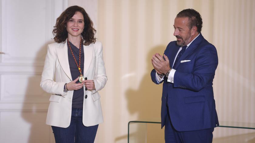 La presidenta durante la entrega de medalla
