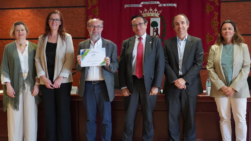 Médicos de 24 centros de salud reconocidos