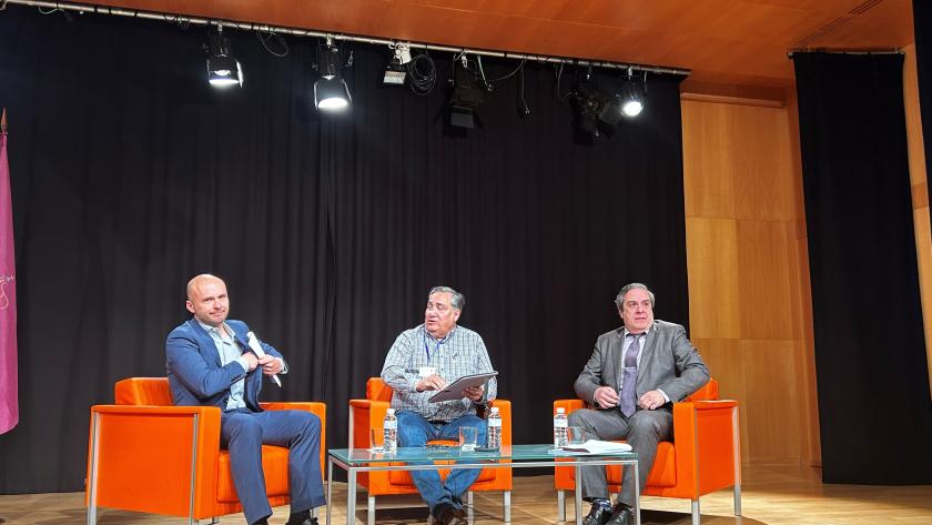 Mesa redonda en la Jornada sobre Modernización del Comercio Ambulante