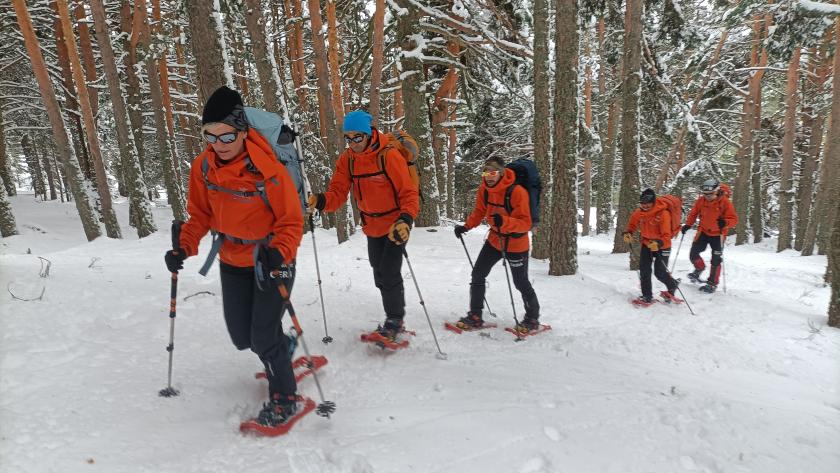 Los enfermeros de SUMMA 112 en GERA, durante uno de los entrenamientos en la nieve
