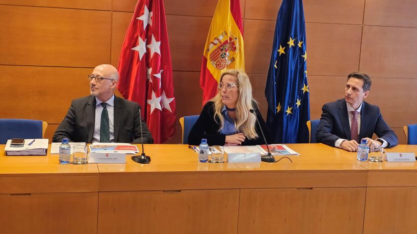 La consejera Rocío Albert durante la presentación de la memoria de ejecución de los fondos MRR en la región