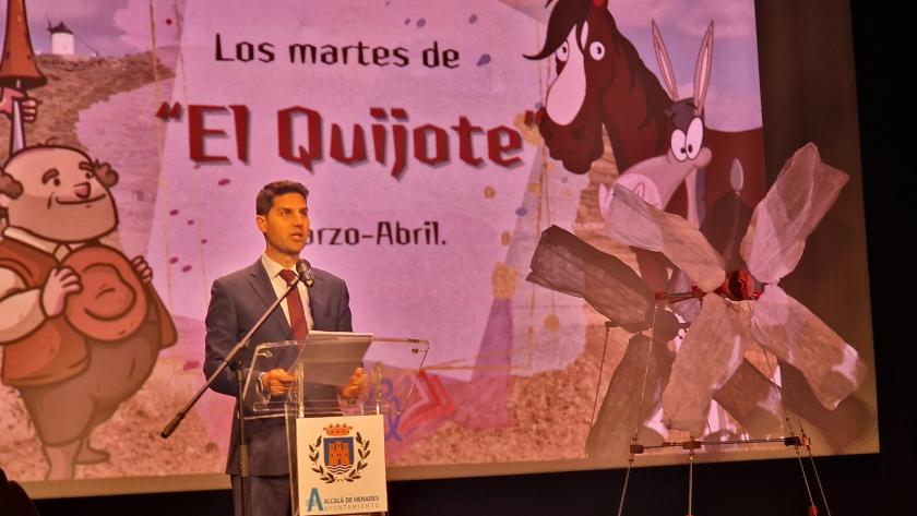 El consejero Emilio Viciana en la clausura de Los Martes de El Quijote en Alcalá de Henares
