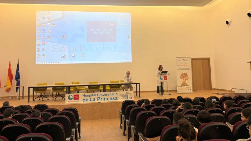 La Directora Médico del hospital inaugurando el Curso PRINSEP
