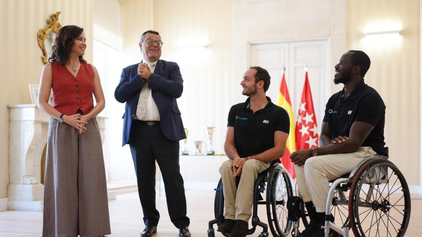Díaz Ayuso ha recibido hoy en la Real Casa de Correos al Club Deportivo Ilunion de Baloncesto en Silla de Ruedas 