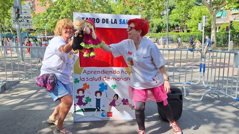 Concha Párraga y Marisa Gascón con su Teatro de Salud de Vallecas