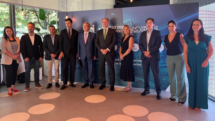 El consejero Miguel López-Valverde en la presentación de La Alianza para la Innovación Urbana