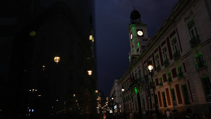 Fachada iluminada de noche