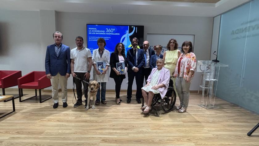 La consejera Fátima Matute presenta el libro Accesibilidad 360 en los Entornos Hospitalarios