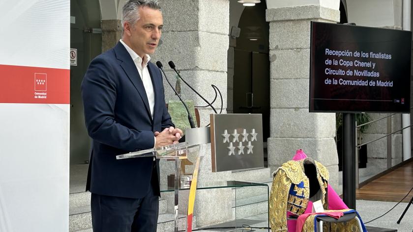 El consejero Carlos Novillo con los diestros de la Fiesta del Toro 2025