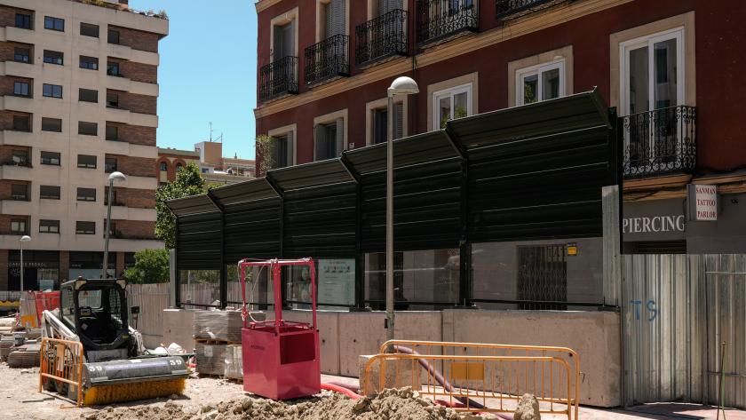 pantallas de protección en el Paseo de las Delicias por obras de Metro