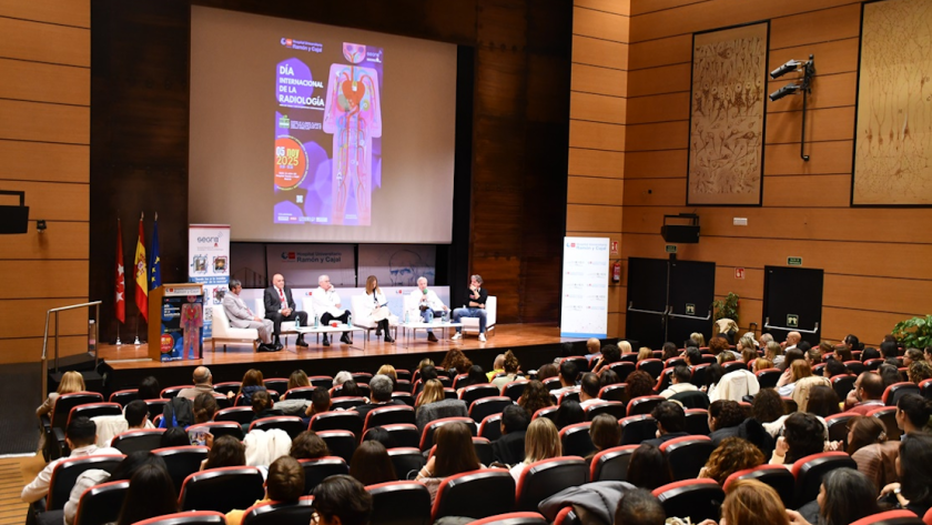 Imagen de la mesa inaugural del evento en el Hospital Universitario Ramón y Cajal