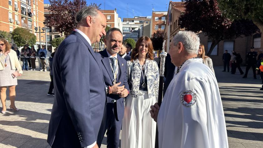 Miguel López-Valverde en la procesión del Encuentro en Móstoles