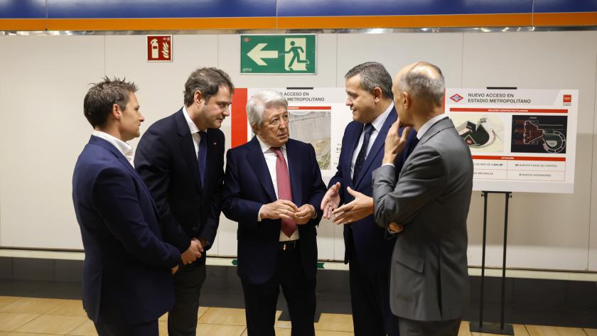 El consejero Jorge Rodrigo durante la visita a la estación 
