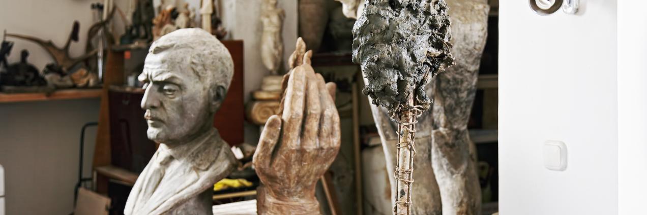 Escultura en el interior de un estudio