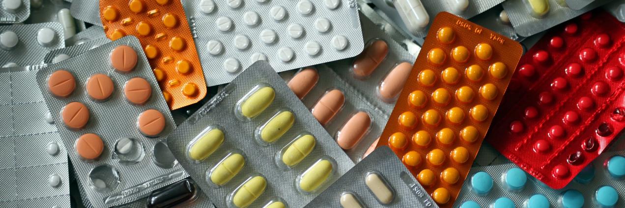 blíster de pastillas amontonados