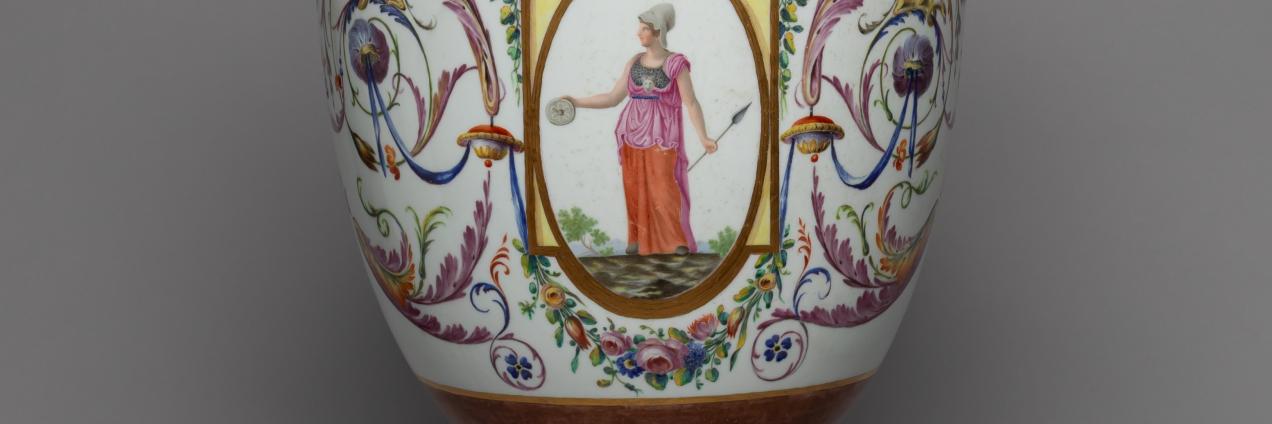 Jarrón de porcelana decorado