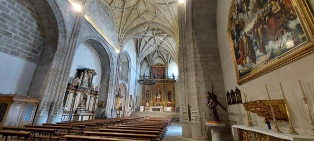 imagen interior de una iglesia