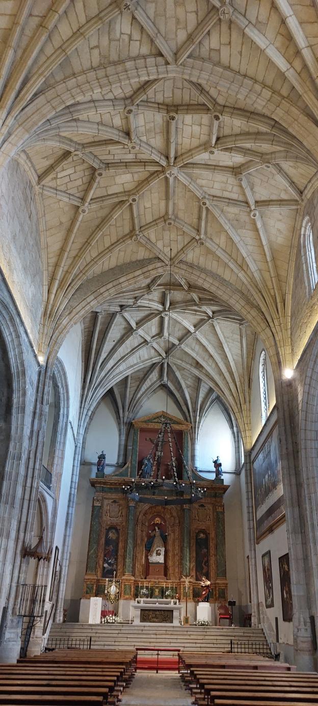 imagen de nave con bóvedas de crucería