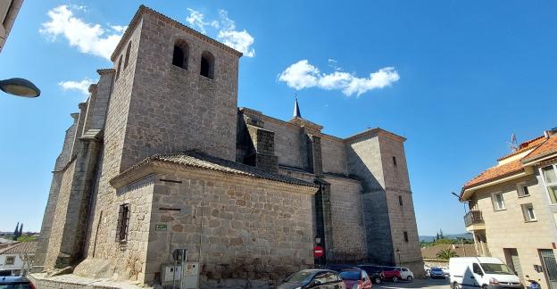 imagen exterior de la iglesia con fábrica de mampostería y sillería
