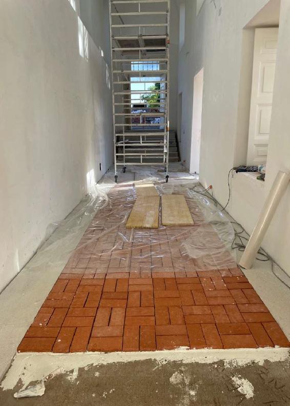 imagen de la galería durante la restauración del suelo