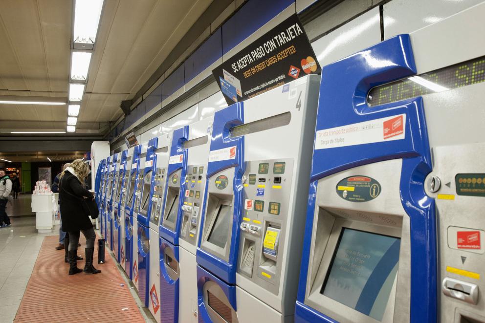 Máquinas expendedoras de billetes en el intercambiador de Moncloa