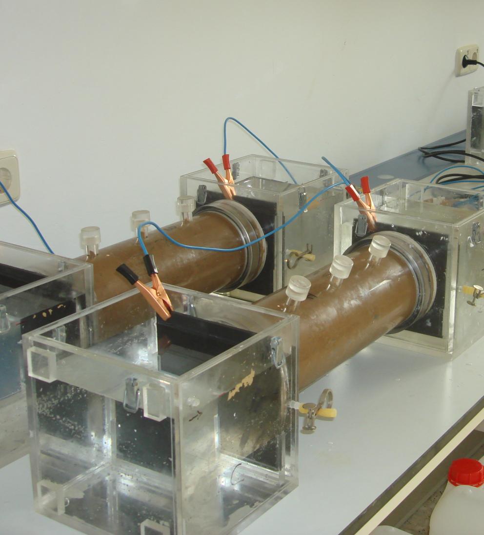 Eliminación de gasoil en suelos contaminados mediante la técnica electrocinética