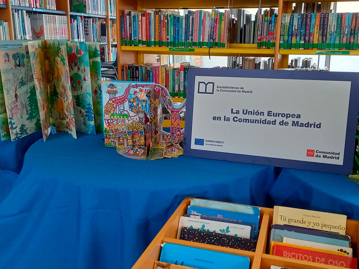 Estanterías de una biblioteca