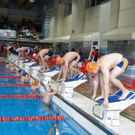 Salida de una competición de natación