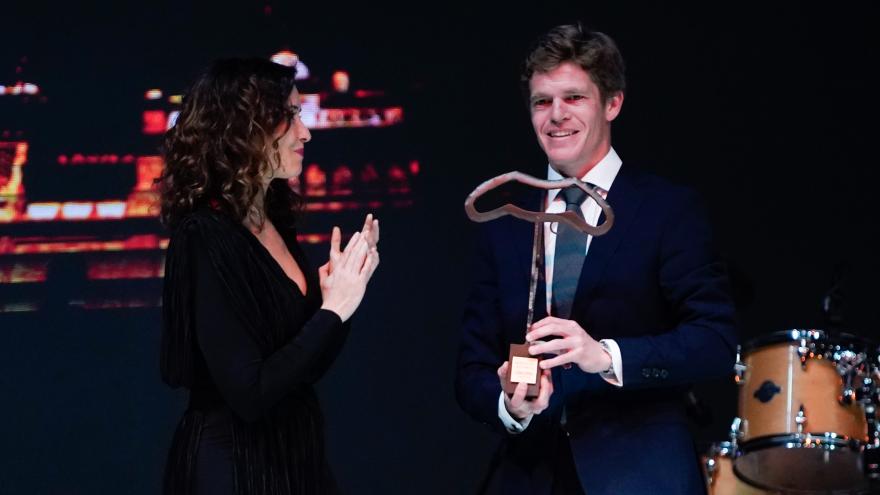 La presidenta vestida de negro en la gala