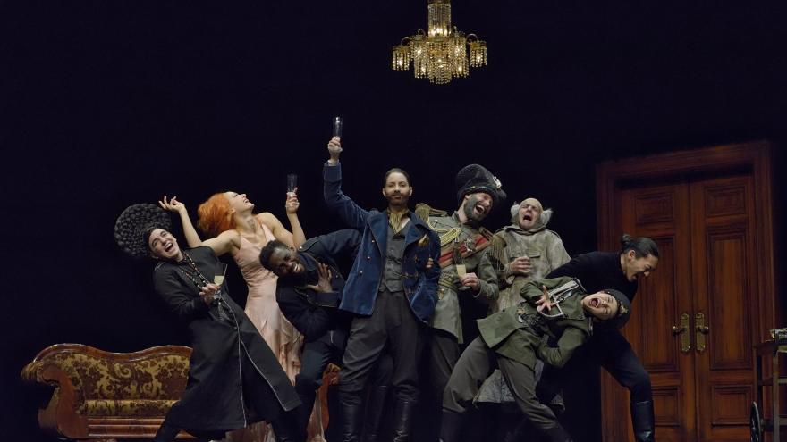 Las fotografías de Català-Roca, el diseño de Manuel Estrada y el arte de Guillermo Mora, en la agenda cultural de la Comunidad de Madrid Agenda cultural de 3 al 5 de junio de 2022