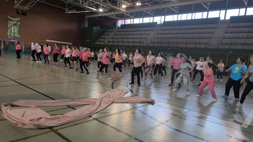 VII Máster Class de Zumba | Día Mundial del Cáncer de Mama Polideportivo Alfredo Di Stéfano de Leganés con Zumba de la AECC en el Día Mundial del Cáncer de Mama