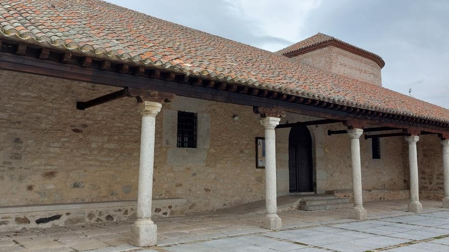 iglesia Purísima Concepción Bustarviejo pórtico iglesia Bustarviejo