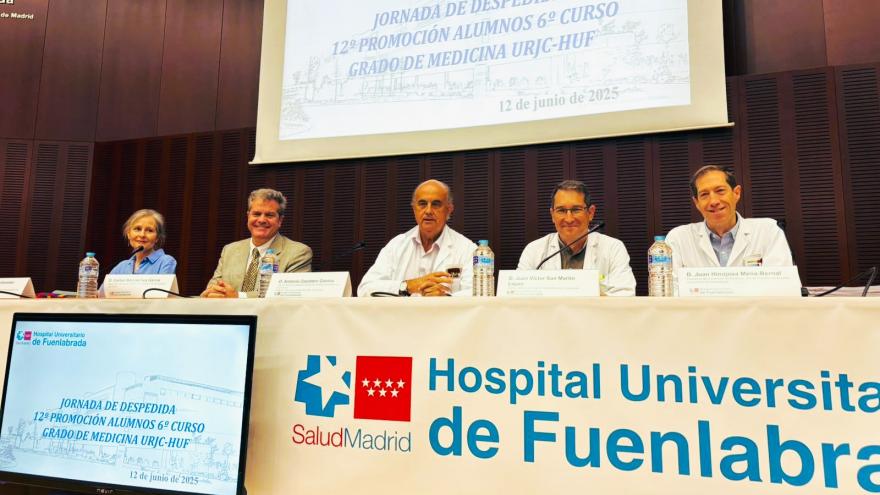 Jornada de Graduación del Grado de Medicina Mesa con autoridades durante acto institucional