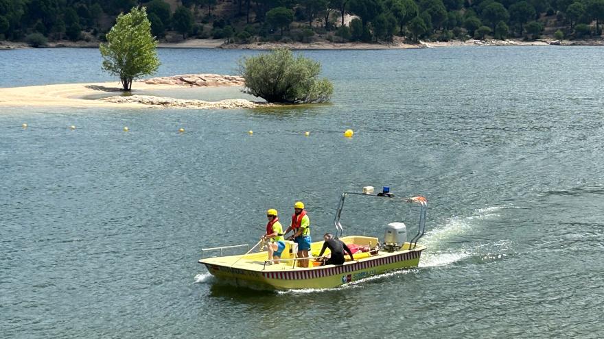 Una barca en el pantano