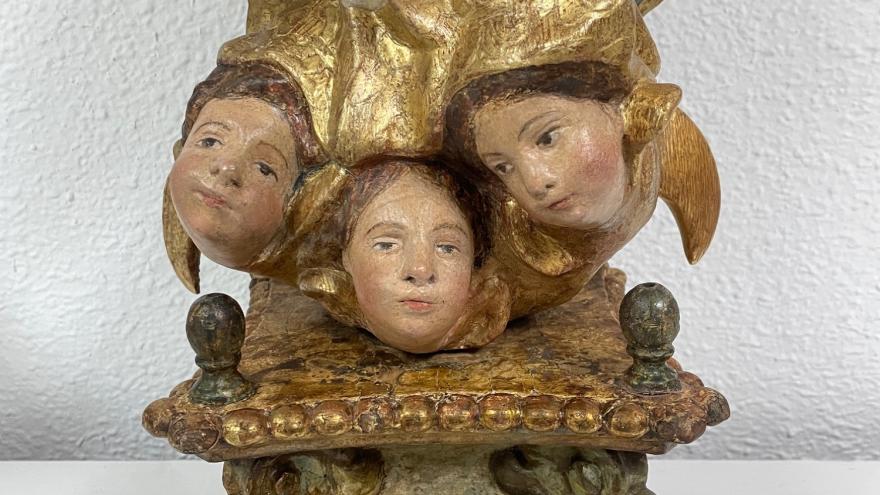Peana de la talla de la Inmaculada Concepción después de la restauración