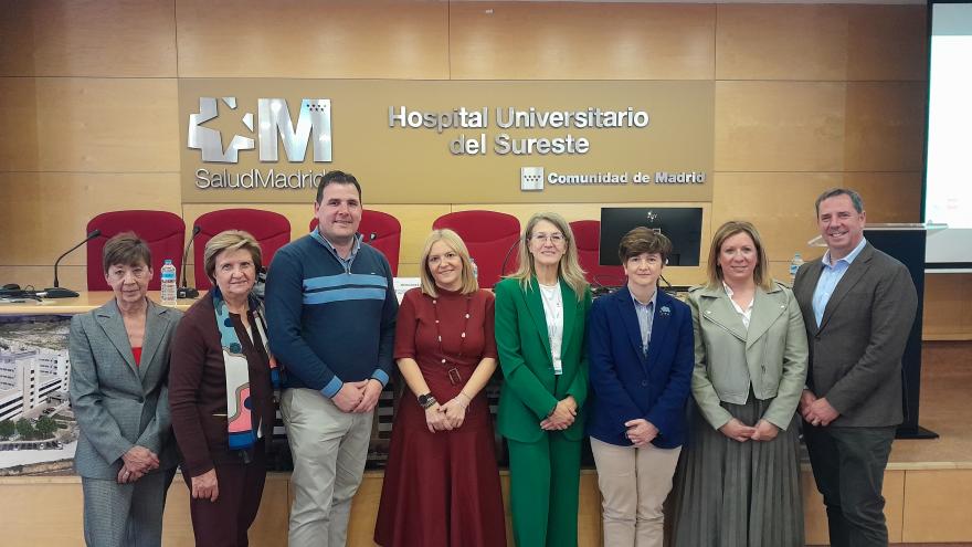 Foto de familia de autoridades asistentes al acto