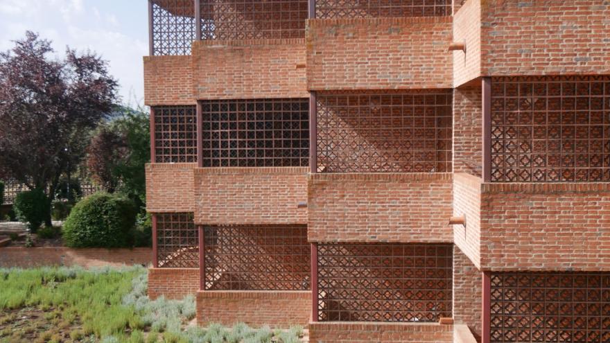 fachada balcones ladrillo