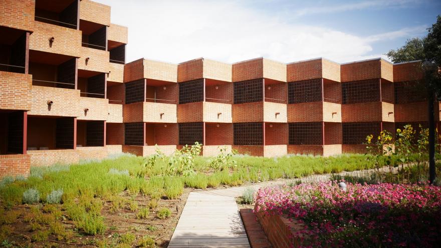 Residencia y jardín estación comunicaciones