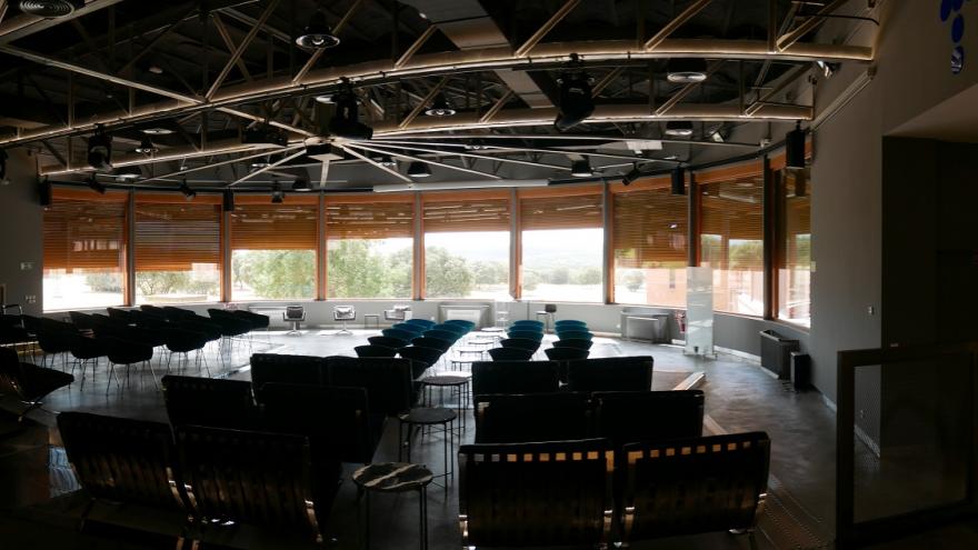 cristalera y asientos interior