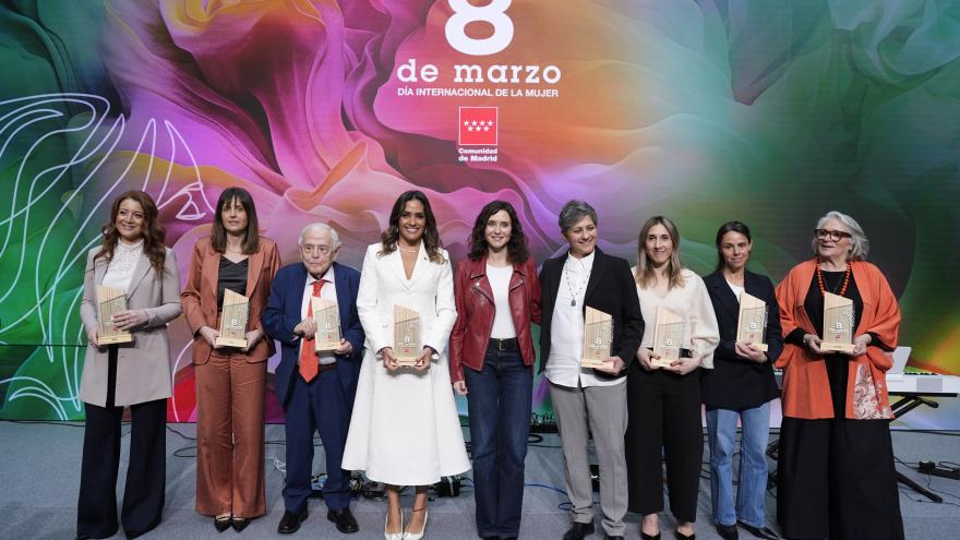 Díaz Ayuso defiende la igualdad ante la ley y las oportunidades en la entrega de los Reconocimientos 8 de marzo: “Esta lucha es de todos” Díaz Ayuso