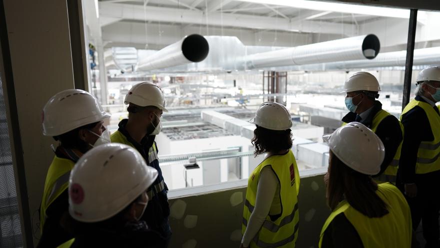 Díaz Ayuso visita las obras del Hospital Isabel Zendal