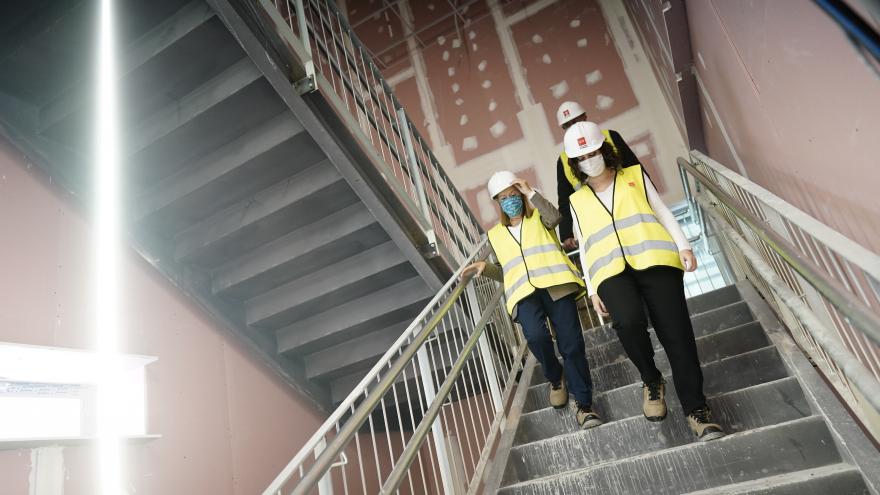 Díaz Ayuso visita las obras del Hospital Isabel Zendal