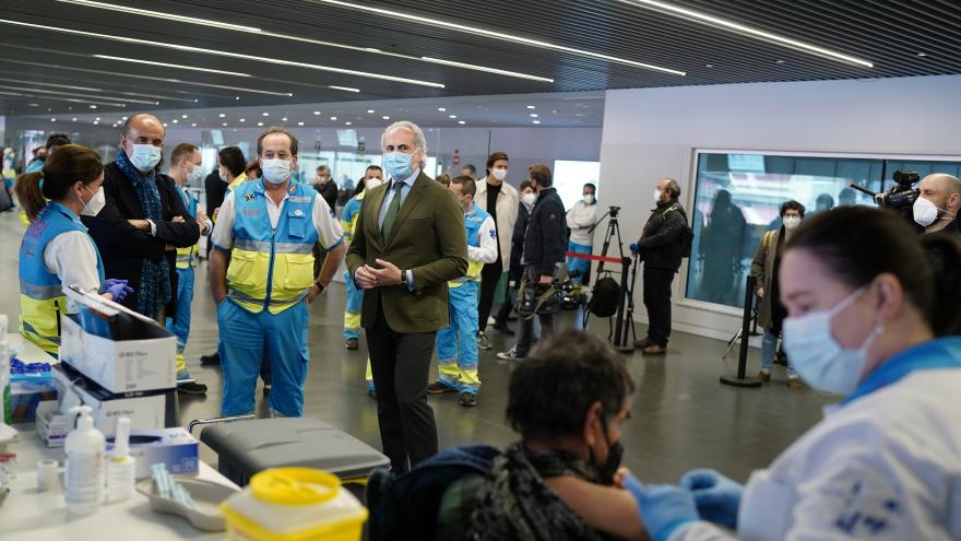 Comenzamos a vacunar la próxima semana frente al COVID-19 a población de 77, 78 y 79 años en los centros de salud.