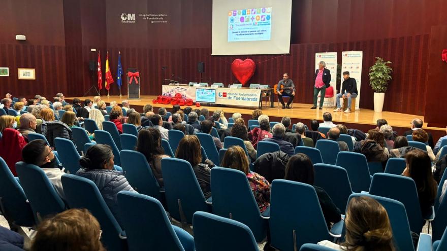Más de 200 personas acudieron a la jornada Salón de actos lleno de personas