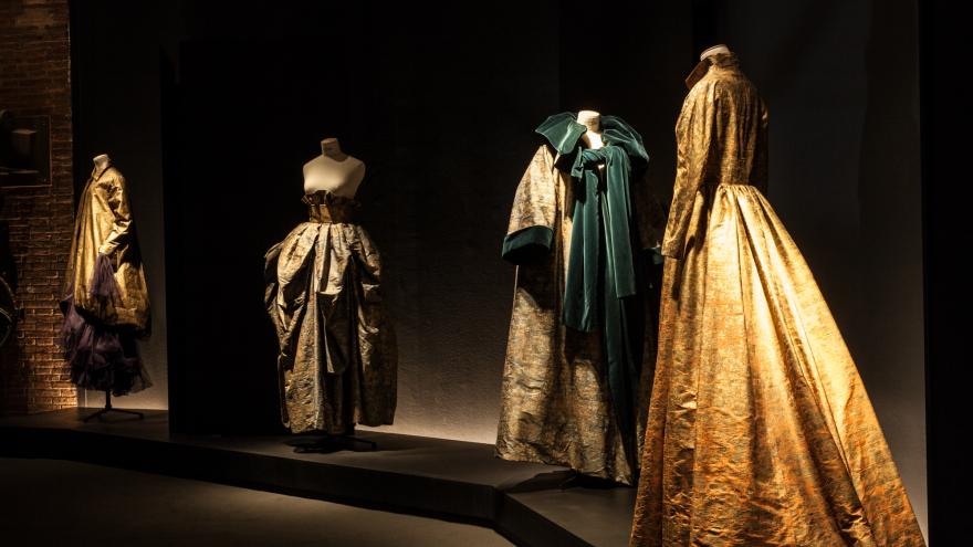 Exposición de moda en la Sala 