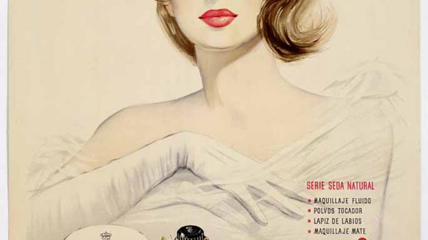 Mujer con productos de belleza
