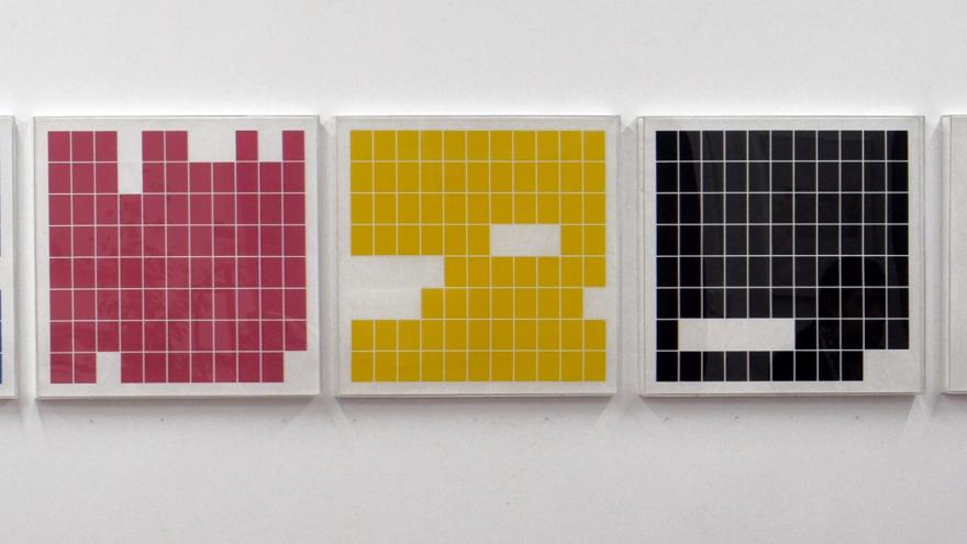 Paneles cuadrados de distintos colores